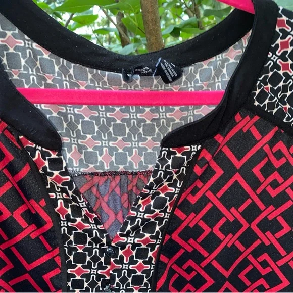 New Directions Geometric Patterned Women's Top - Black and Red Size 3X - Picture 2 of 7